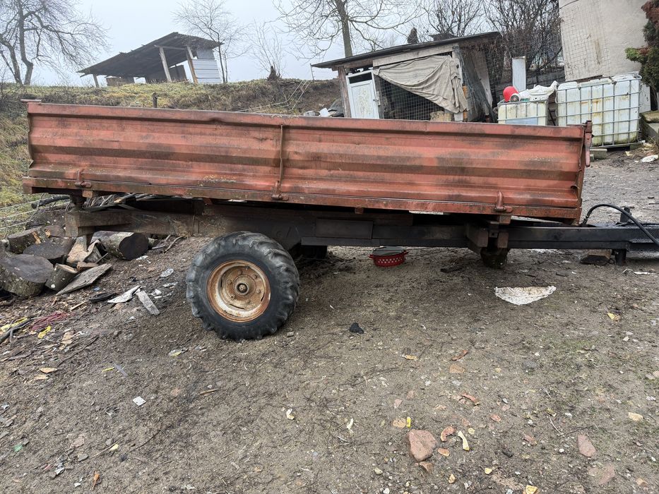 Vand remorca basculabila