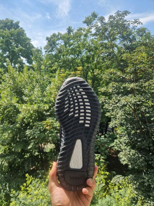 Yeezy 350 V2 Onyx + Cadou