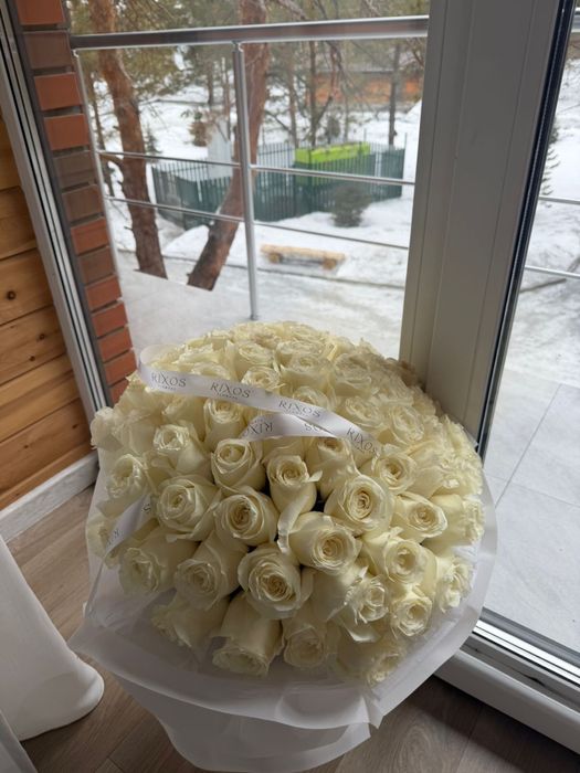 Продам букет 75шт белых роз