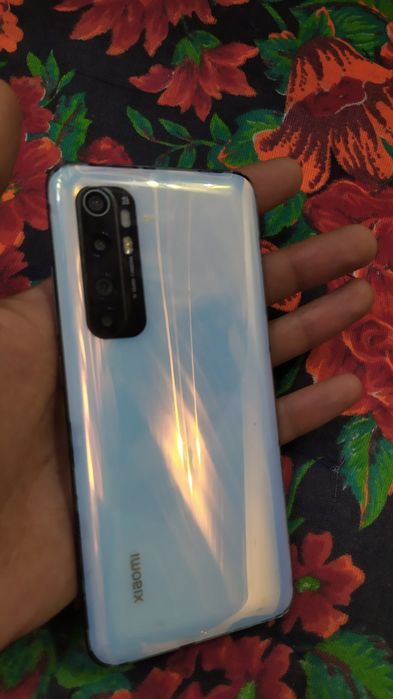 Xiaomi Mi Note 10 lite 6/64 xolati 10/5 orqa krishka alishgan  bez kar