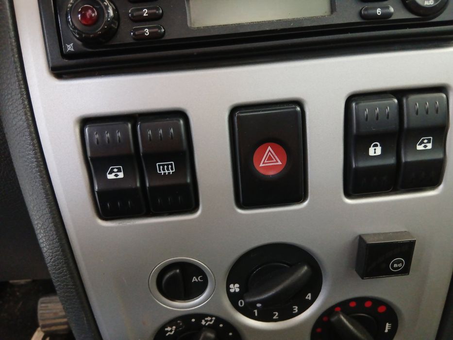 Buton avarii Dacia Logan (LS) [Fabr 2004-2012] OEM