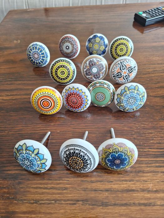 Дръжки за шкаф и др