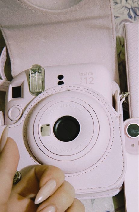 Продаю камеру Instax mini 12