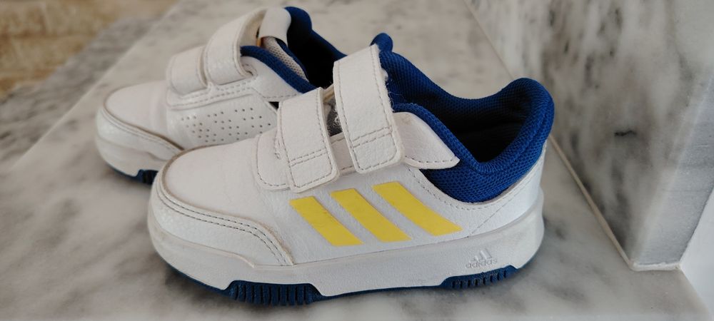 Adidași adidas  și Kappa