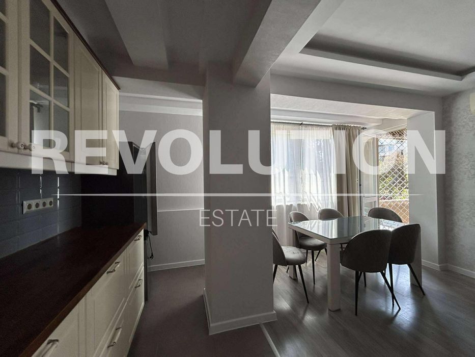 Тристаен апартамент в района на Окръжна болница!