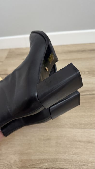 Продам осенние ботинки