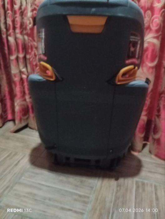 Детское автокресло Chicco KidFit (бустер 2-в-1) в отличном состоянии