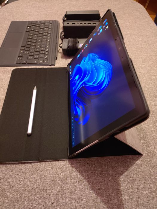 Microsoft Surface Pro 7, i5-1035G4, 8GB RAM, 256 GB SSD пълен комплект