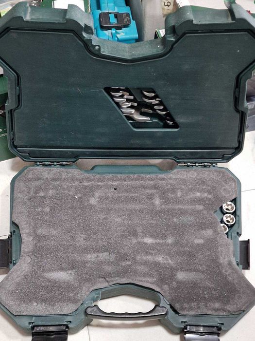 Гедоре комплект тресчотки с вложки и ключове- 215 части