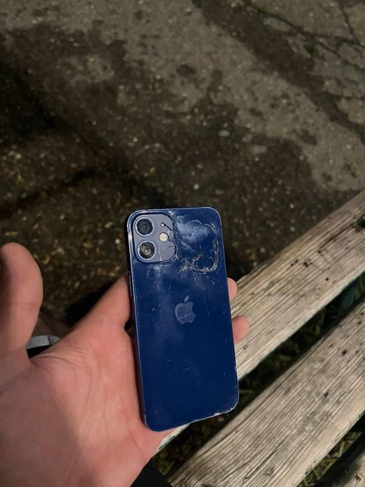 iPhone 12 mimi.