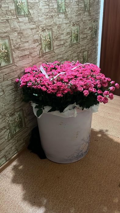 Большой букет кустовых роз