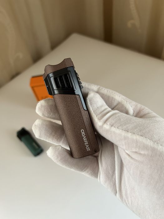 Запалка за пури с 4 турбо пламъка и пънч - 2 цвята