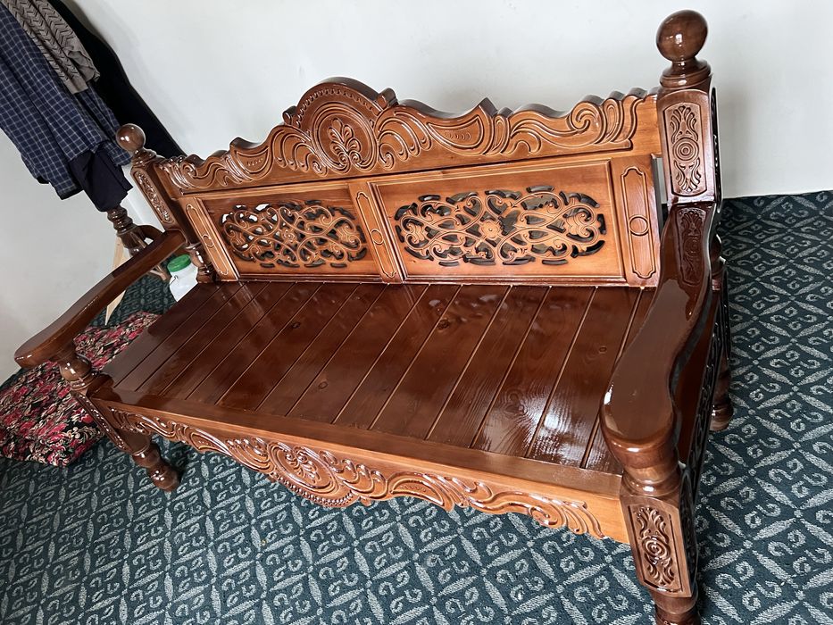 Скамека заказга ясайман ёнгок Листвинитцдан сасна матерялладан ясалади