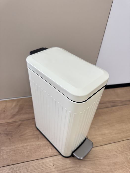 Новые мусорки, ведро