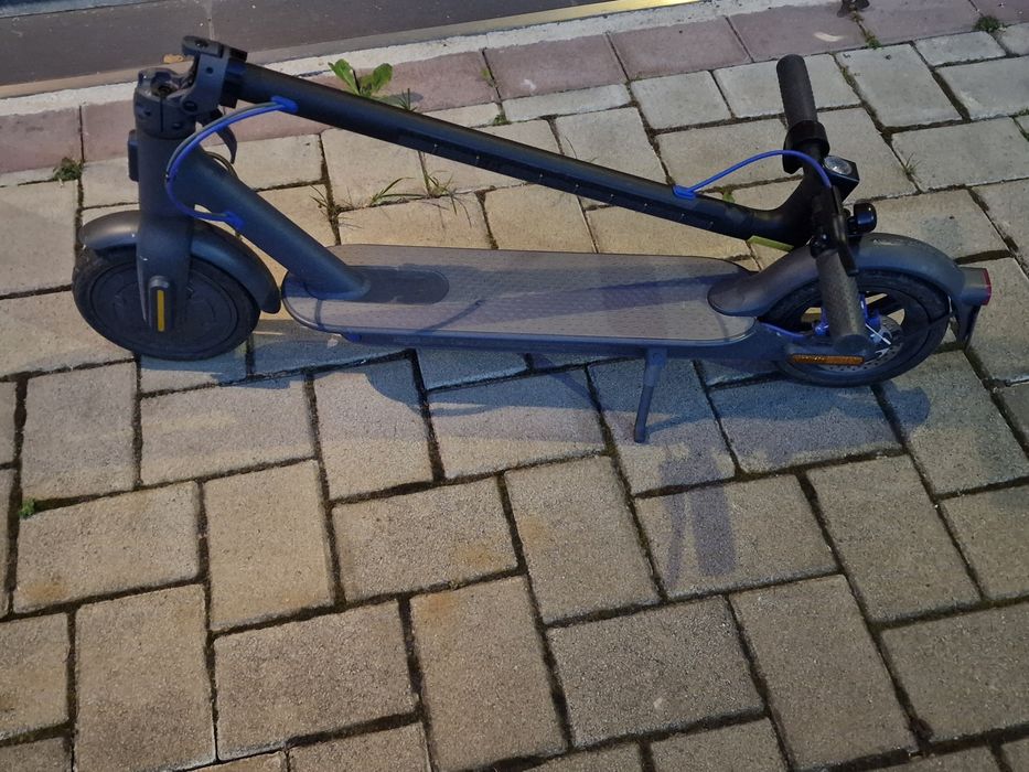 Vând Trotinetă Electrică Xiaomi Mi Electric Scooter 3