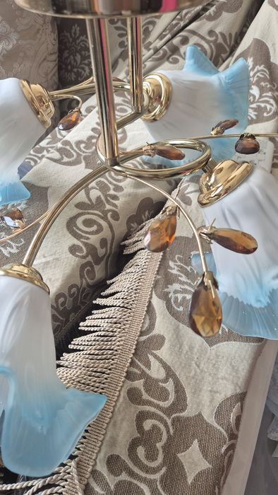 Люстра    продаю