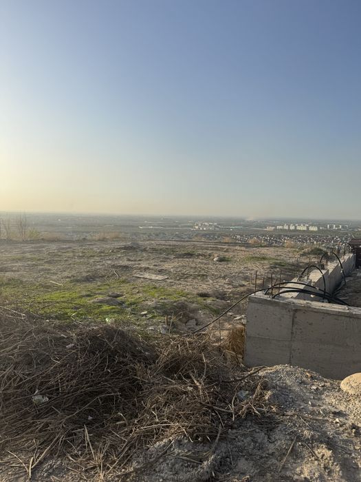 Участок с видом на город
