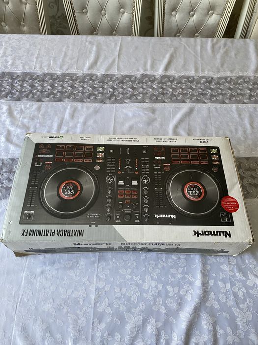 Numark mixtrack Platinum fx