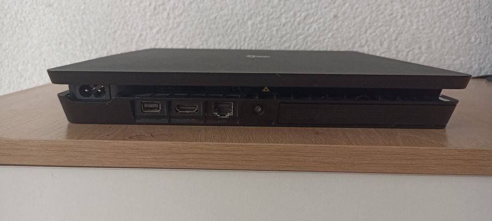 Playstation 4 slim