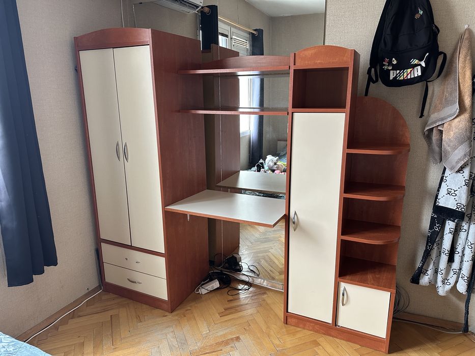 Секция с вградено бюро