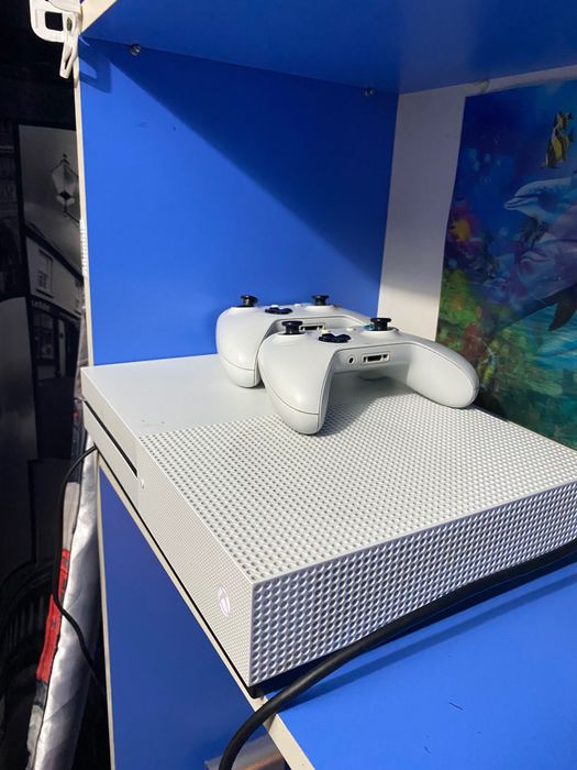 Приставка Xbox One S,