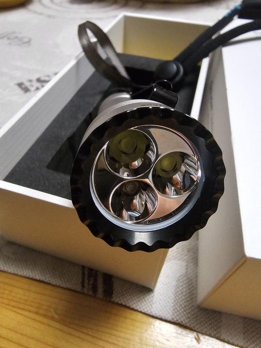 Olight seeker 4 mini . Лед фенер