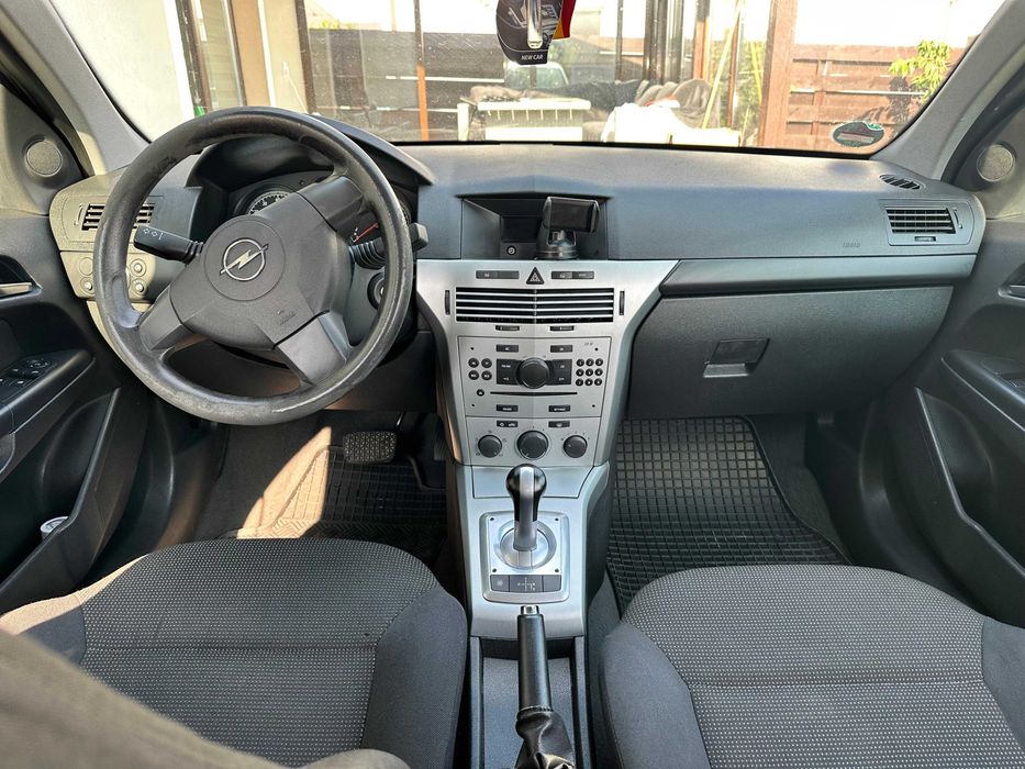 Opel Astra H Sedan 90 Cp km Benzina - Cutie automata Easytronic 2009