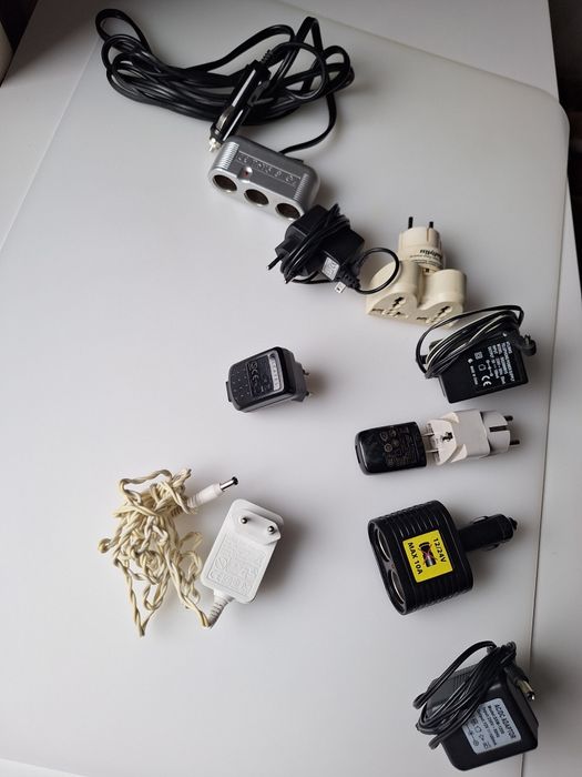 Lot 6x incarcatoare + 2x adaptoare UK/US la EU + 2x splittere auto 12V