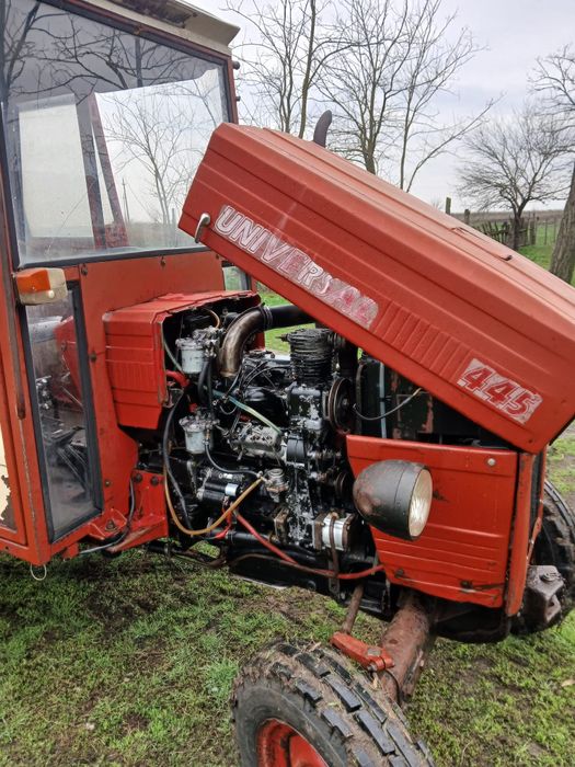 Vând tractor u445 anul 2002