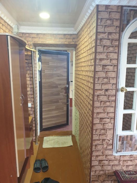 V Registane sdayotsya 2 komnatnaya kvartira v 3 etaje.