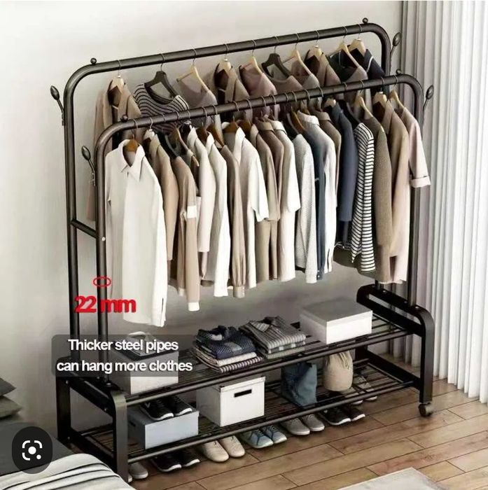 Гардеробная вешалка