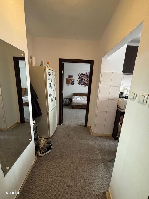 Vand apartament o camera Centru