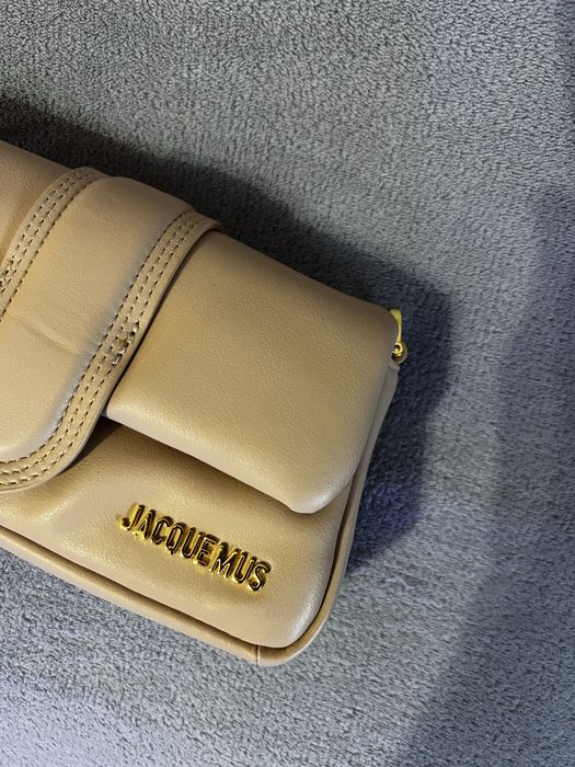 Бежова кожена дамска чанта Jacquemuss