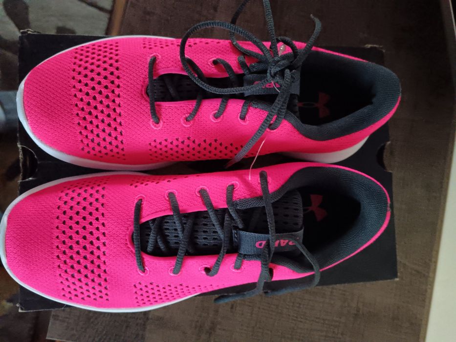 UNDER ARMOUR mărime 38