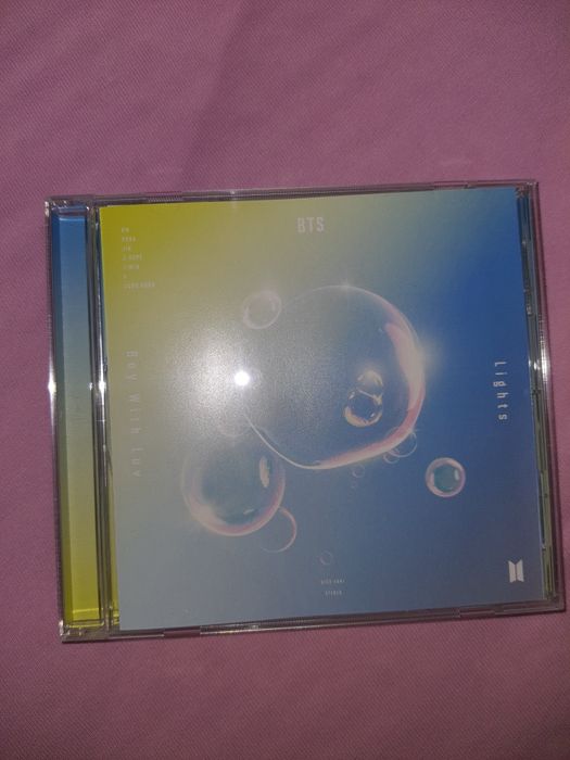 Продавям BTS албуми
