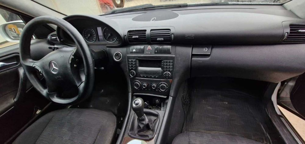 Dezmembrez Mercedes C Class W203 2.2D 6+1 trepte 2005