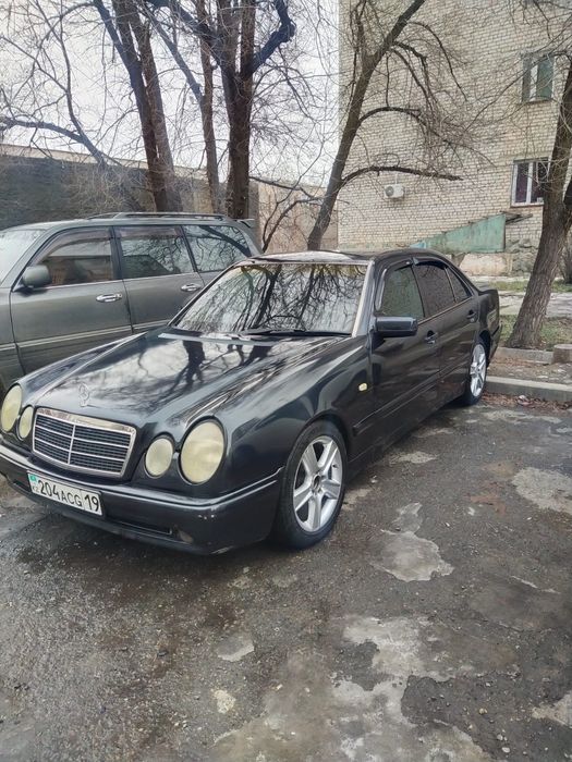 Продаем мерс 280 газ бензин. Торг будет