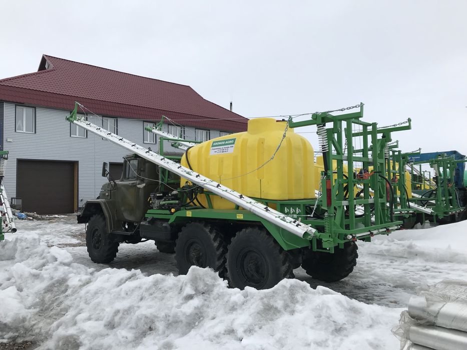 Опрыскиватель на базе Зил 131