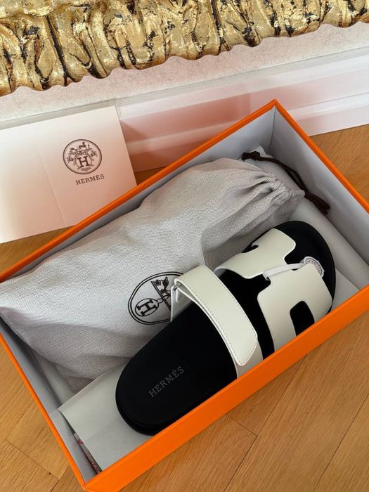 Тапочки от бренда HERMES