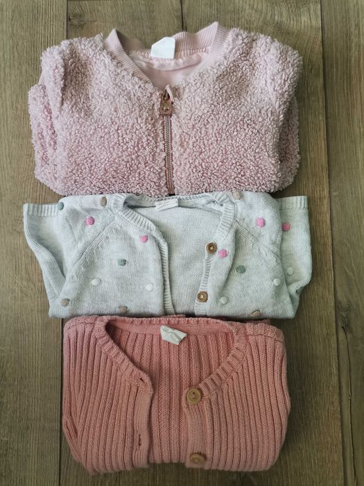 Бебешки жилетки и якенце на марката Hm 4 - 6 месеца