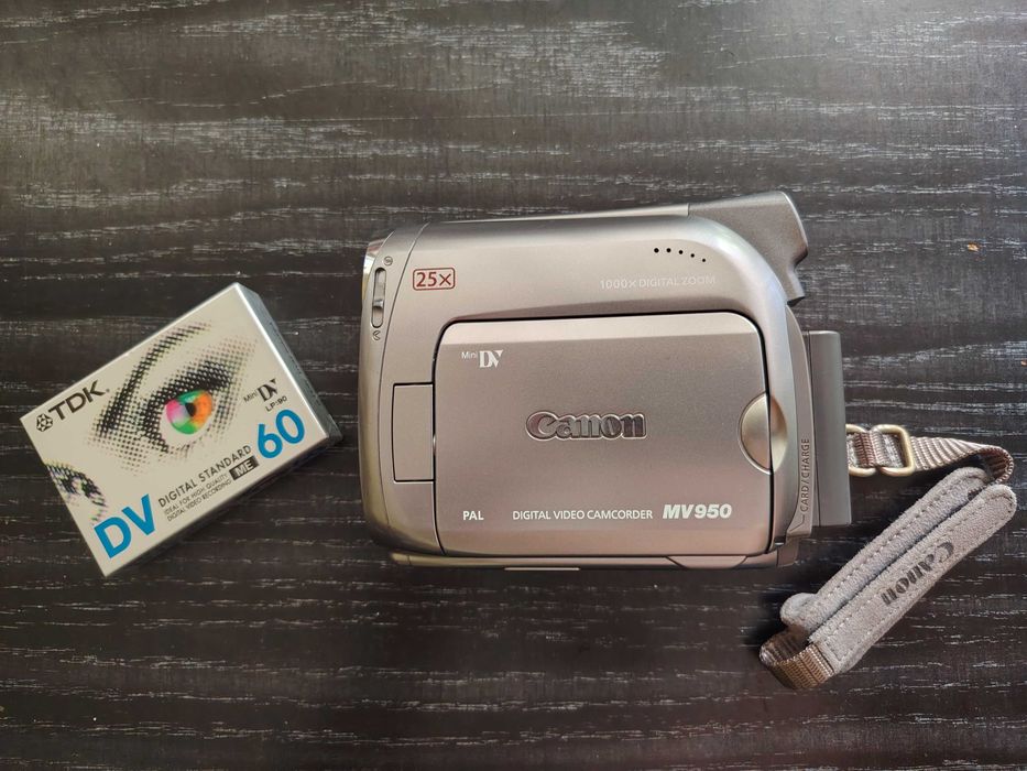 Видеокамера Canon MV950