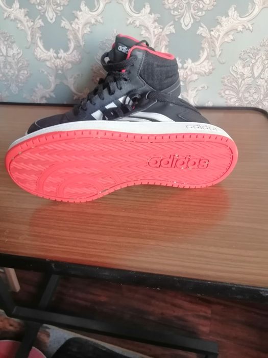 Кроссовки высокие