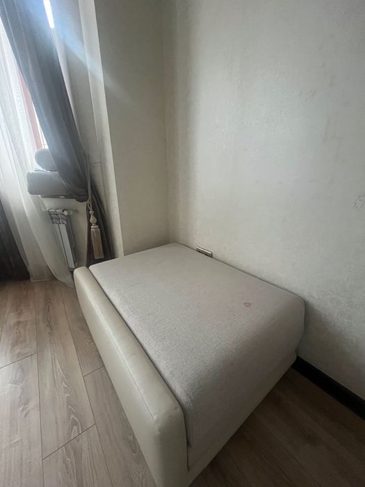 Диван раскладывающийся, с пуфиком