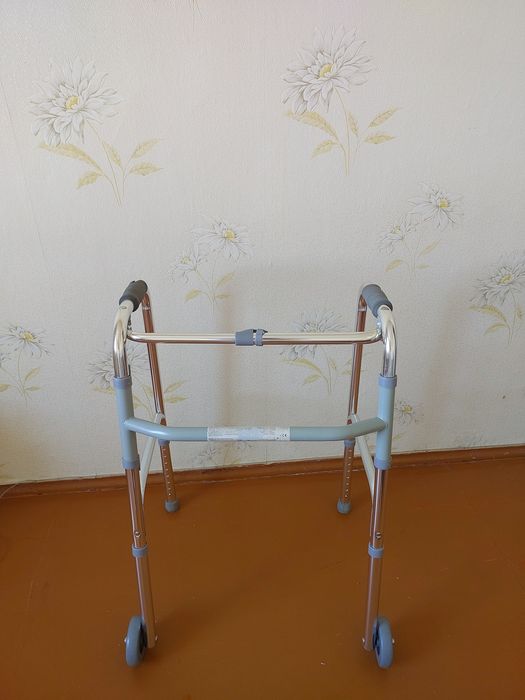 Продам ходунки для взрослых