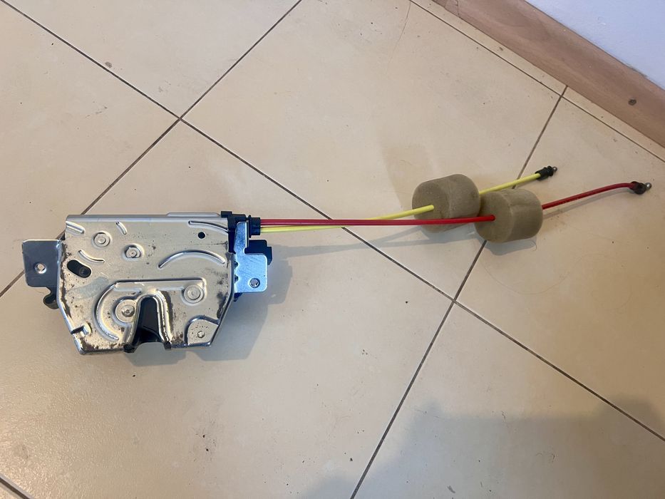 Заключващ механизъм за багажник на Мерцедес Е Class/ML- (5 врата)