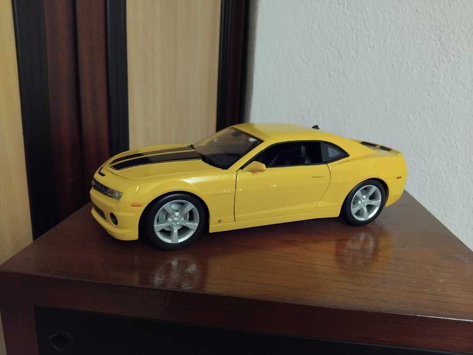 Chevrolet Camaro мащаб 1 18 Maisto с меко окачване, нов! Колекционерска коламетална количка !