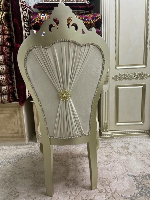 Стол 12 стульев новый из чистого дерево орех.молель коралевсаий.