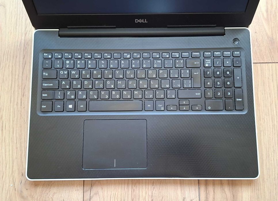 15.6' Dell Intel Core i5-8265u/12GB/AMD Radeon 520 2GB GDDR5/256GB SSD