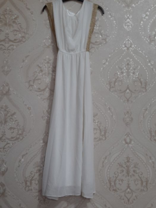 Белое длинное платье