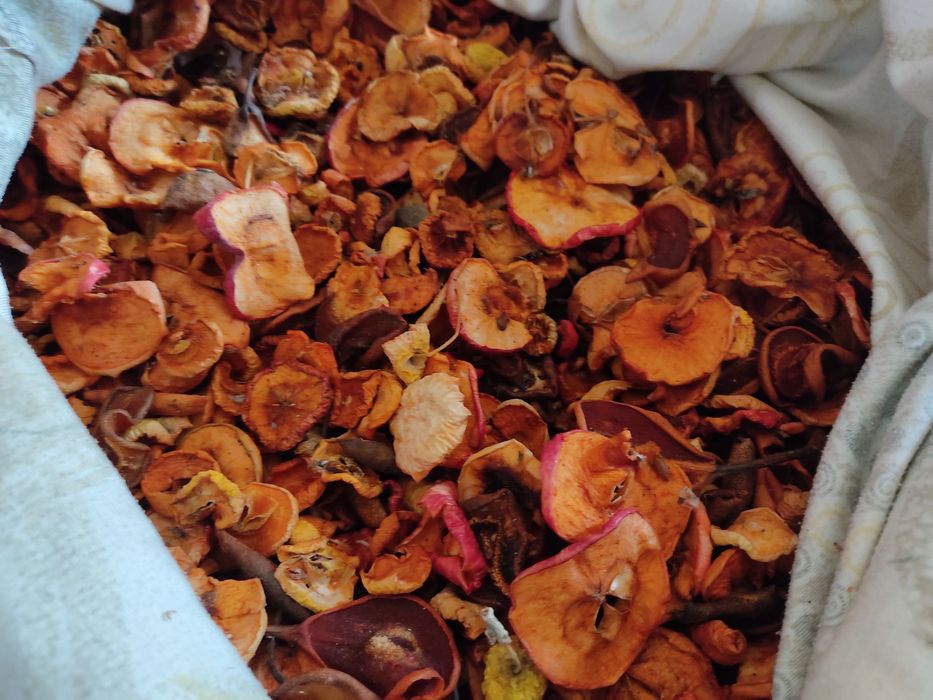 Сухофрукты яблоки,груши дачные